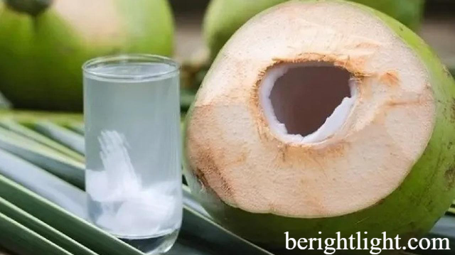Manfaat Air Kelapa untuk Awet Muda dan Kesehatan